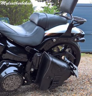 Sacoche SO02 sur Softail Breakout Pro street CVO (5)